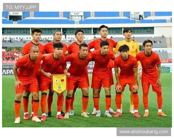 武汉羽毛球队在全国锦标赛中以70分领先其他队伍展现强劲实力 武汉羽毛球队在全国锦标赛中以70分领先其他队伍展现强劲实力