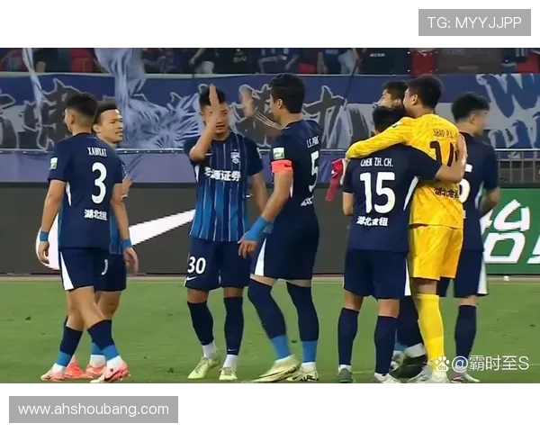 武汉足球队在锦标赛中的灵活性表现分析与战术探讨