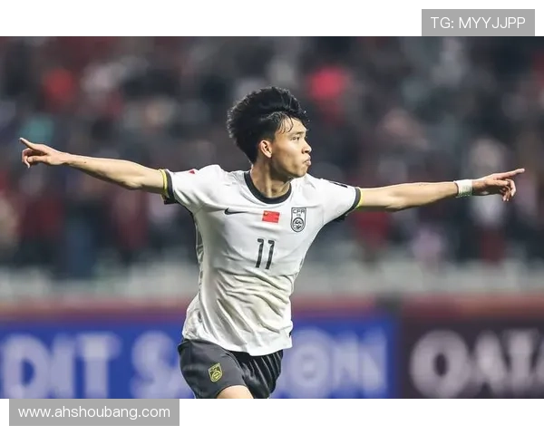 足球明星隐私遭侵犯引发热议球迷与媒体的道德界限何在