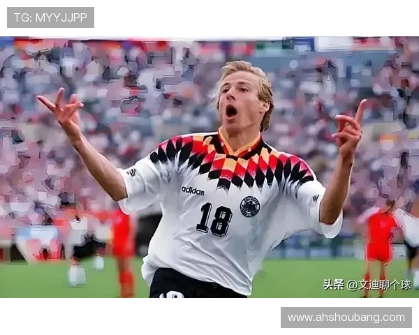 足球场上的王者风范：揭秘足球明星的霸气人生与辉煌成就