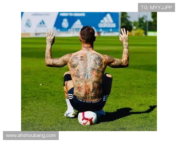 足球明星小腿纹身艺术揭秘展现个性与激情的独特风格